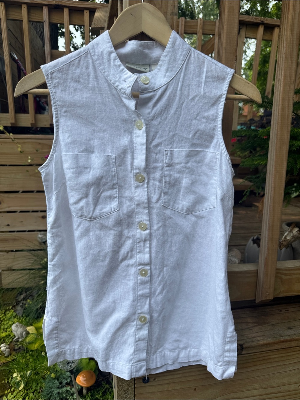 White Stag Sleeveless White Button-Front Linen Shirt